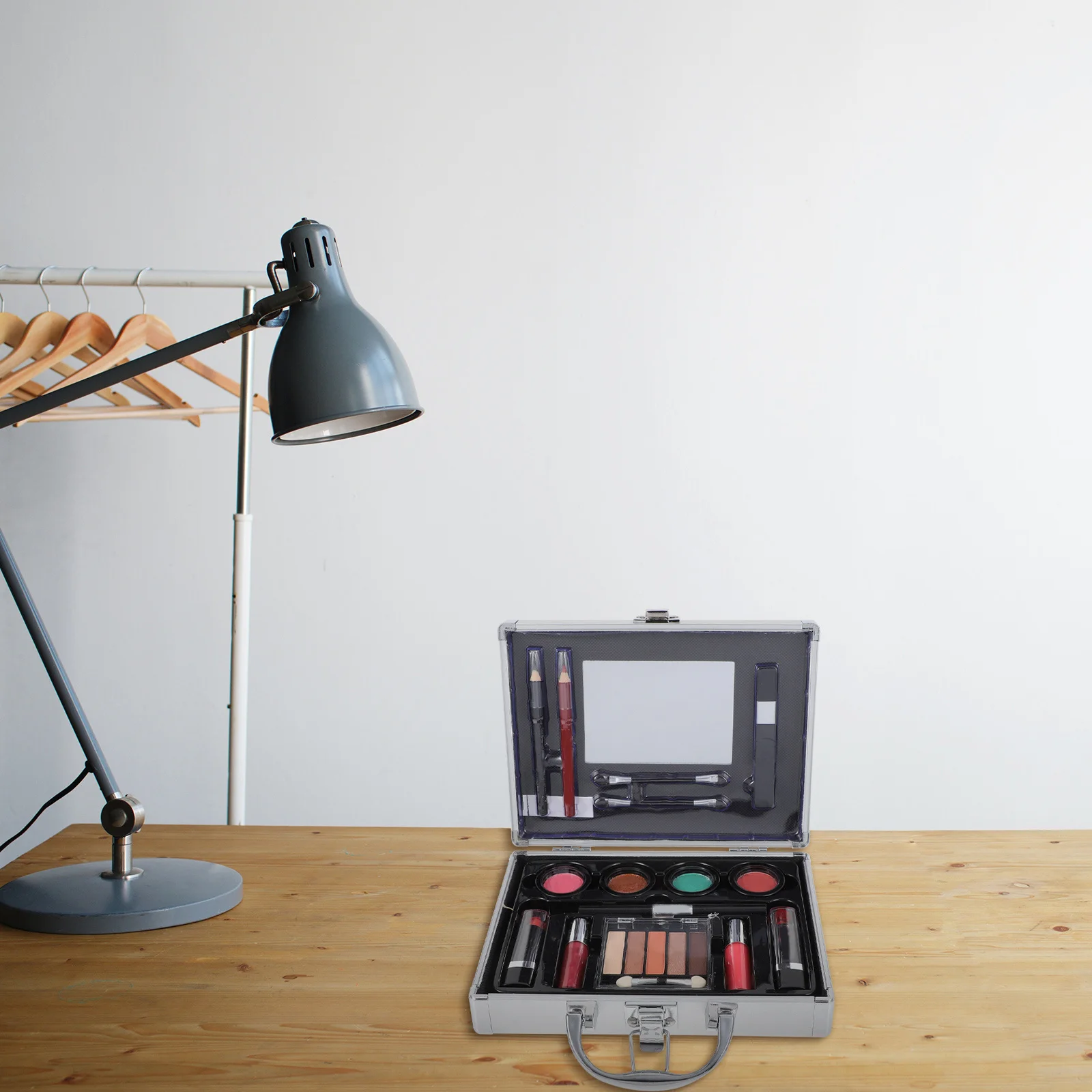 مجموعة واحدة من أدوات مكياج فضية محمولة للنساء مع ظلال عيون مدمجة ذات تغطية عالية وملمس طويل قابل للمزج #6