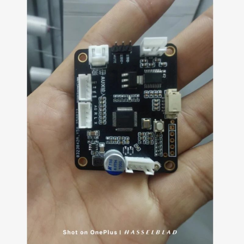 مضخم ثلاثي الاتجاه لحل صوت التداخل من نفس مصدر الطاقة #1