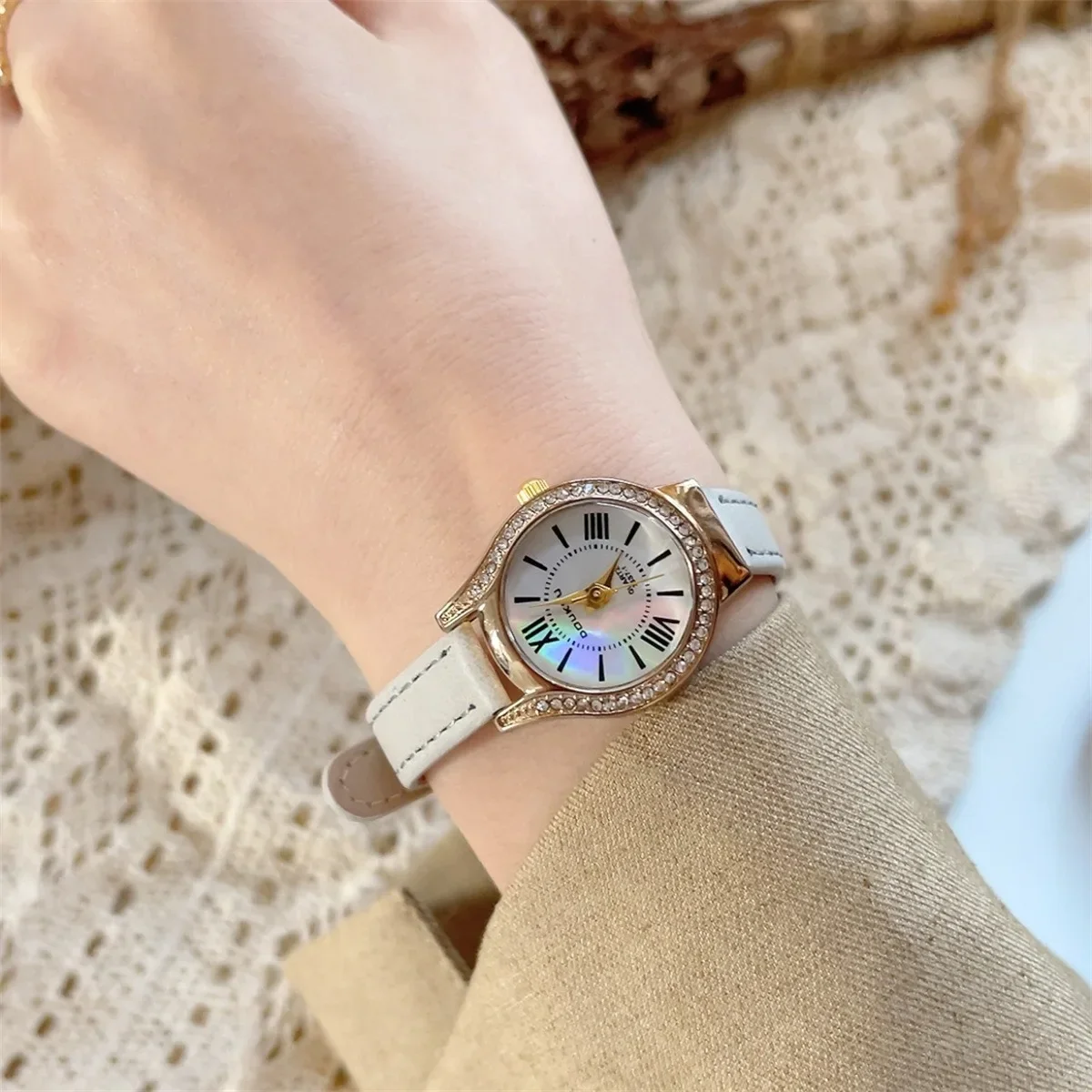 

Роскошные женские часы с бриллиантовым циферблатом, наручные часы с лицом, элегантный кожаный ремешок, женские кварцевые часы с римскими цифрами, Reloj Mujer