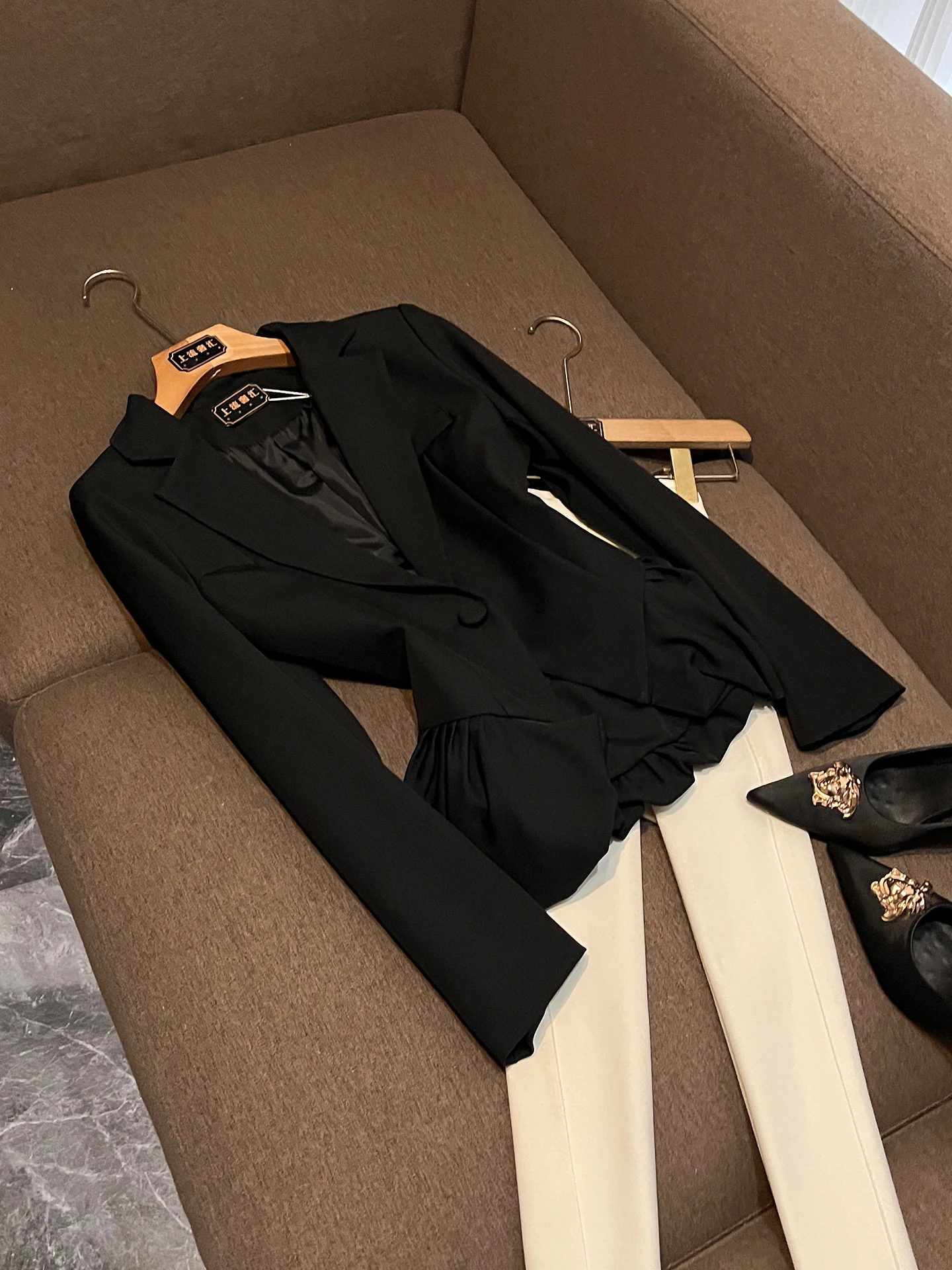 

Slim Fit Black Suit Women's Long Sleeve Waist-Cinching Design Professional Jacket Weight-Loss Outerwear New 2026 Z932