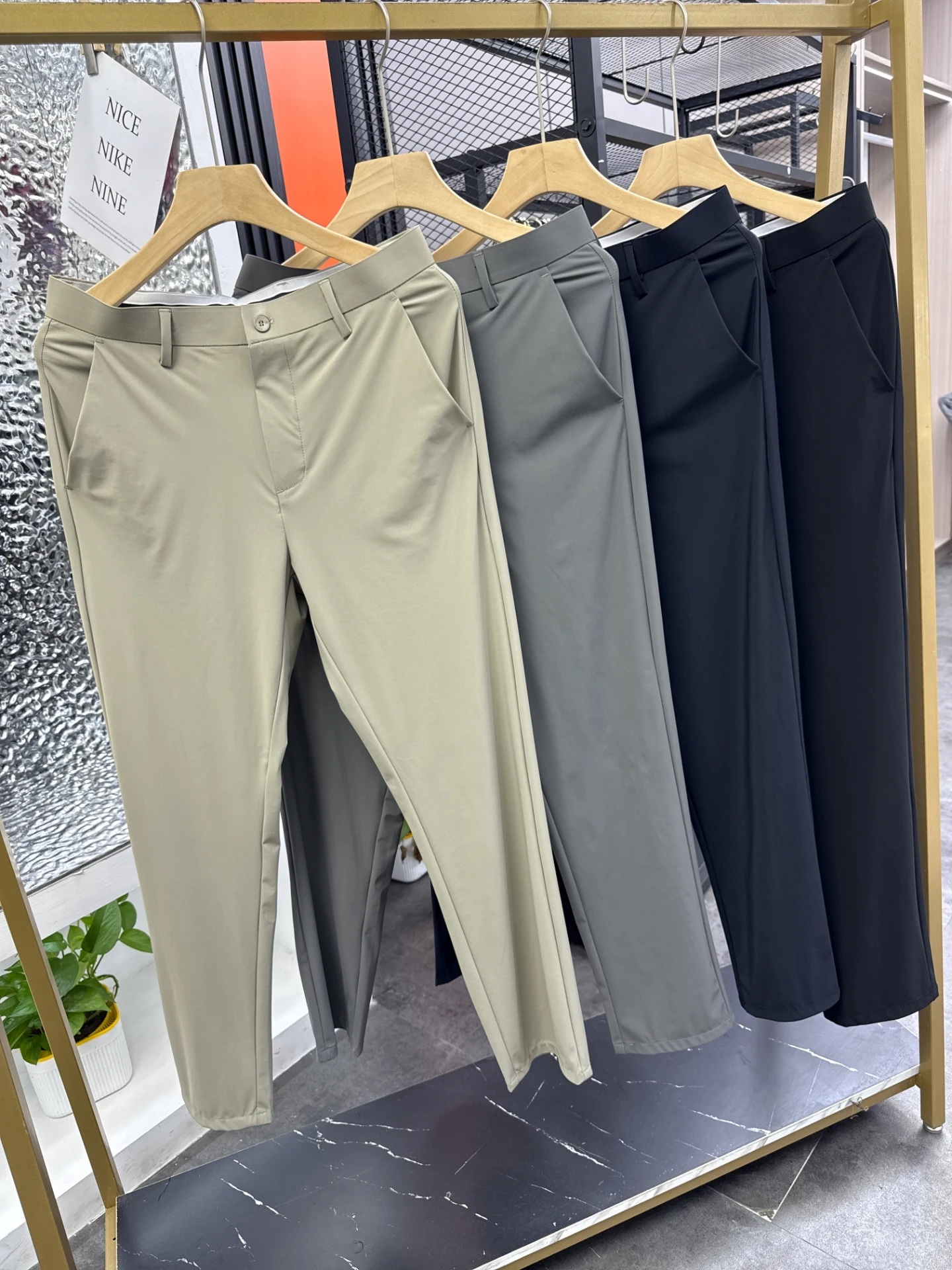 

Высокоэластичные повседневные брюки из ледяного шелка, летние тонкие драпированные гладкие повседневные прямые брюки для путешествий, модные городские брюки