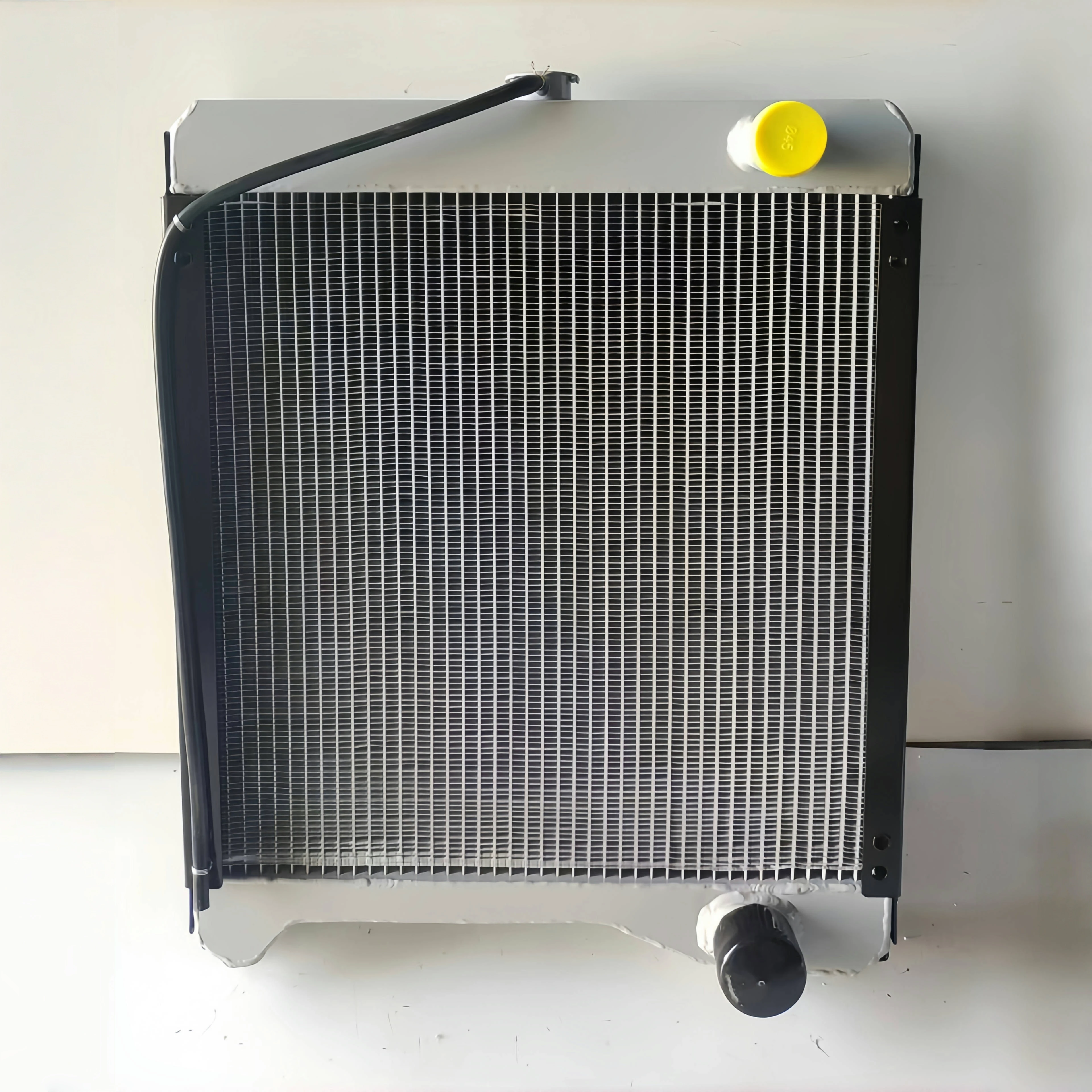 Full Aluminum Core Radiator for Case 85XT 90XT 95XT Skid Steers Loader Tractor Radiator OEM 237992A3 237992A2 237992A1 302606A1