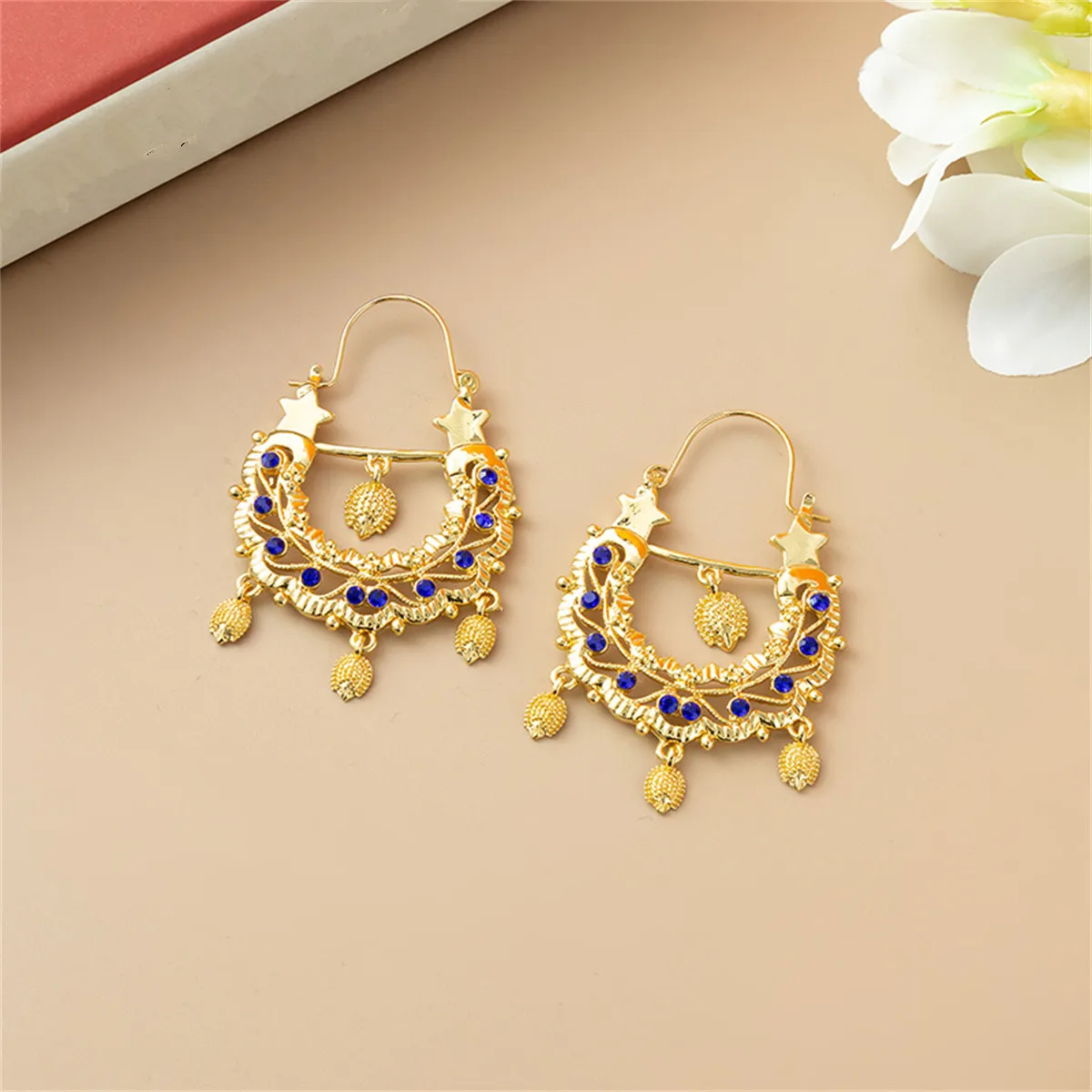 European Trend Classic Star Studs Hollow Design Rhinestone Rare Women\'s Earring Jewelry