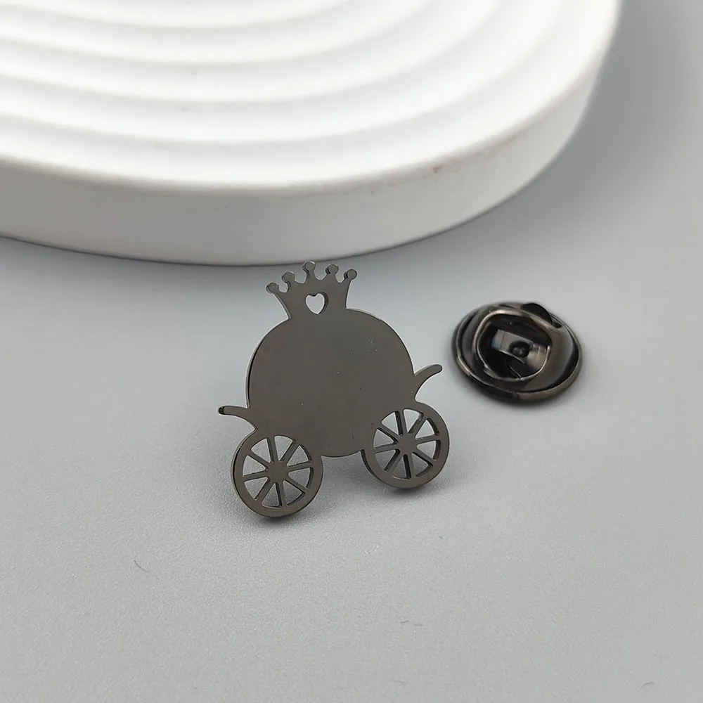 Fairy Tale Crown Carriage Lapel Pin 18K Gold Plated 316L Stainless Steel Pumpkin Cart Brooch Sweet Clothing Accessory view 4
