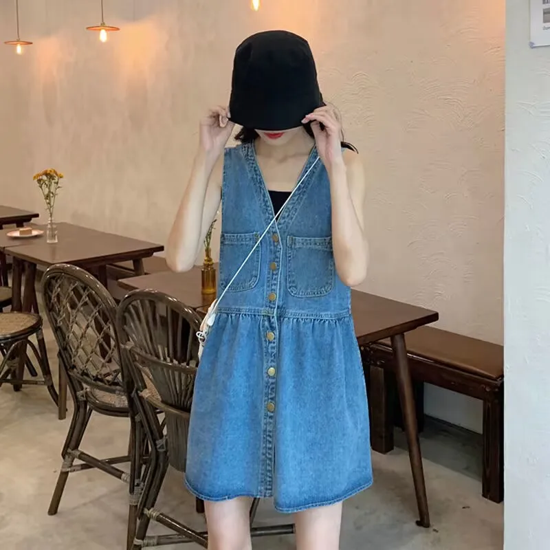 

2023 New Sleeveless Dress Women Streetwear Single Breasted Pockets V-neck Denim Female Mini Dresses A-line Pleated Korean Style