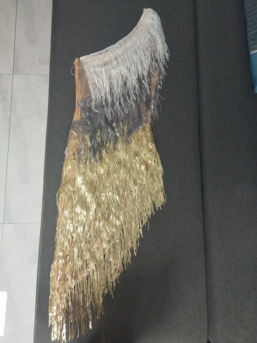 点滅するシルバーゴールドフリンジラテンダンスドレスプロム誕生日祝うスパンコールタッセルドレスイブニングパーティーダンサー歌手コスチューム