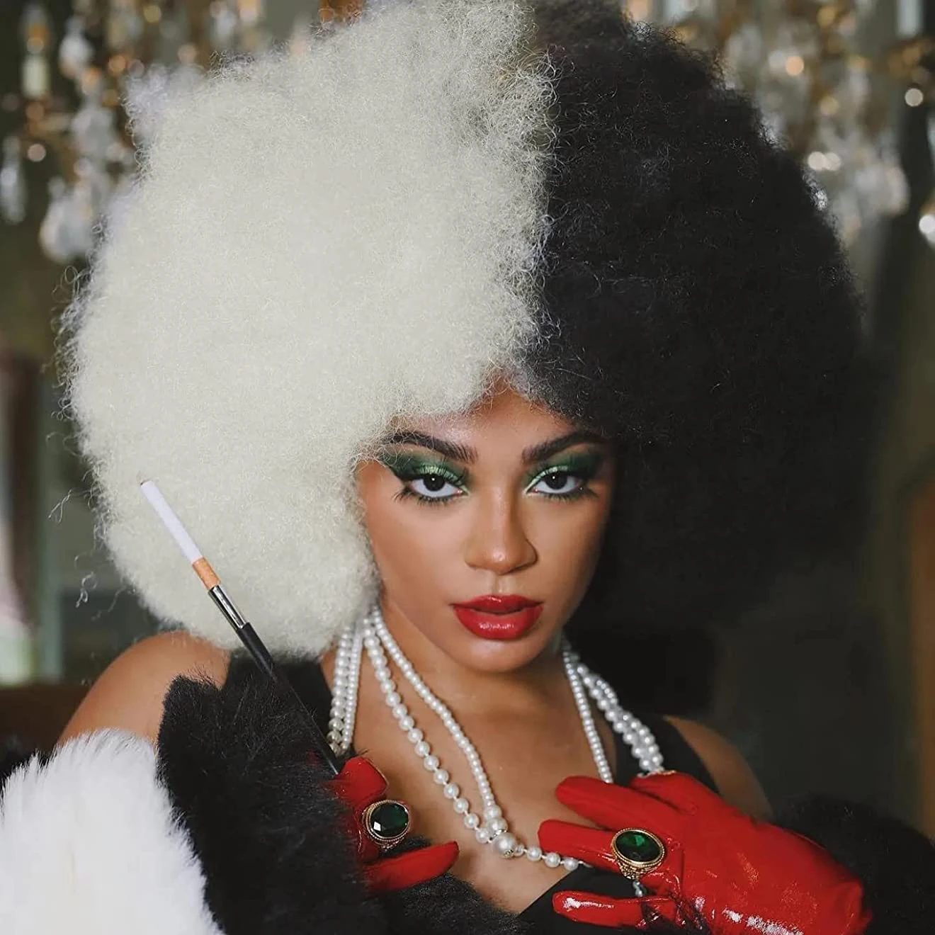 

Женский модный пушистый парик в стиле афро, половина черная, половина белая, подходит для вечеринок на Хэллоуин, синтетический парик