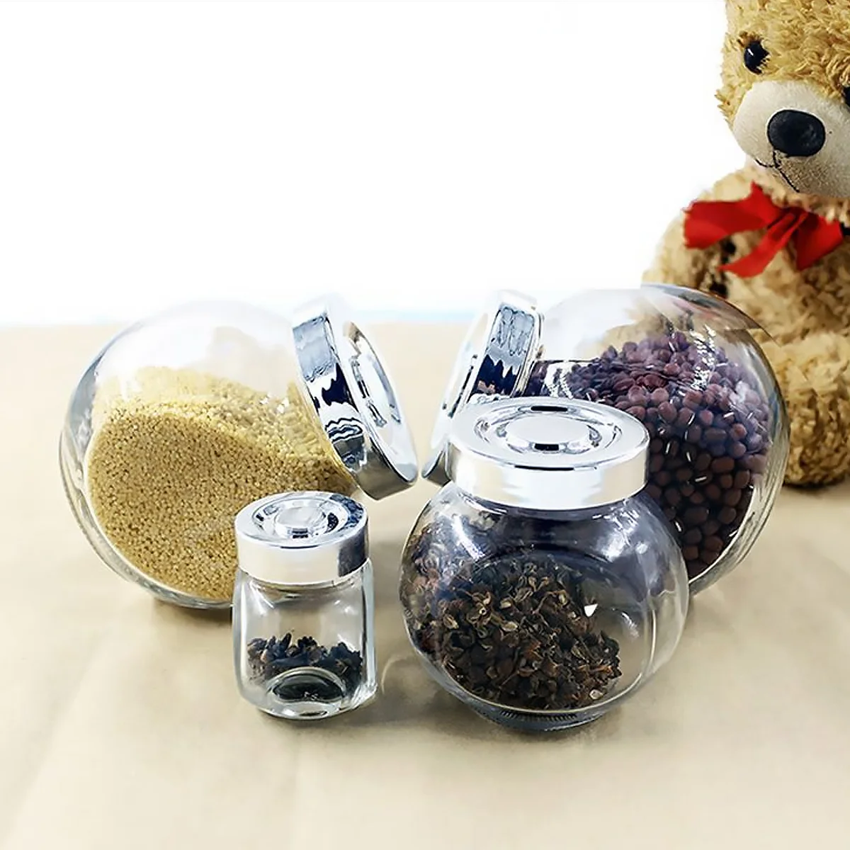 

1Pcs Glass Condiment Bottle Transparent Round Seasoning Bottle for Kitchen Restaurant Use Spice Jar with Screw-on Lid Coarse