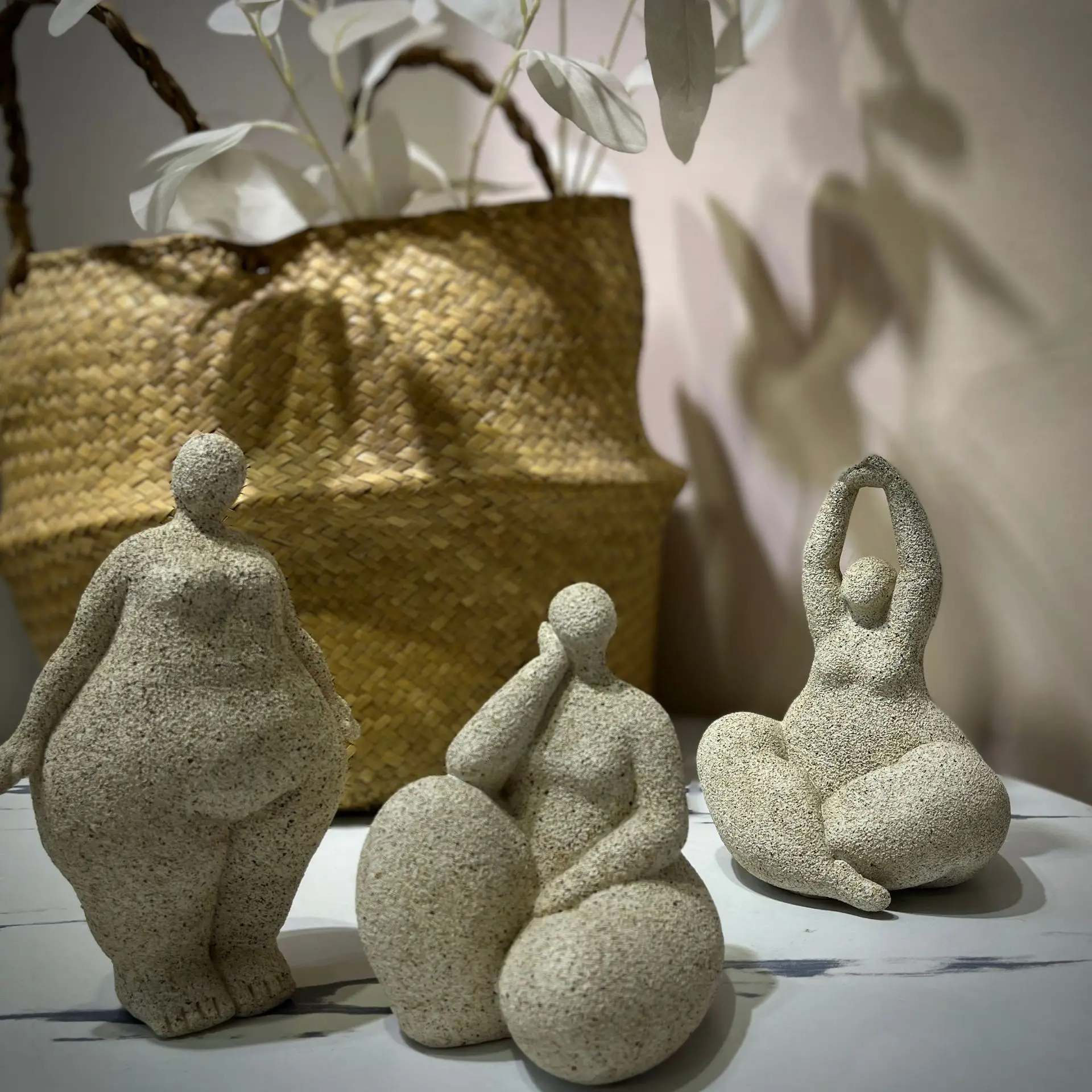 Modern Abstract Plus‑size Lady Resin Statue Nordic Style Art Figurine Craft Ornament For Room Entrance Home Tabletop Decoration