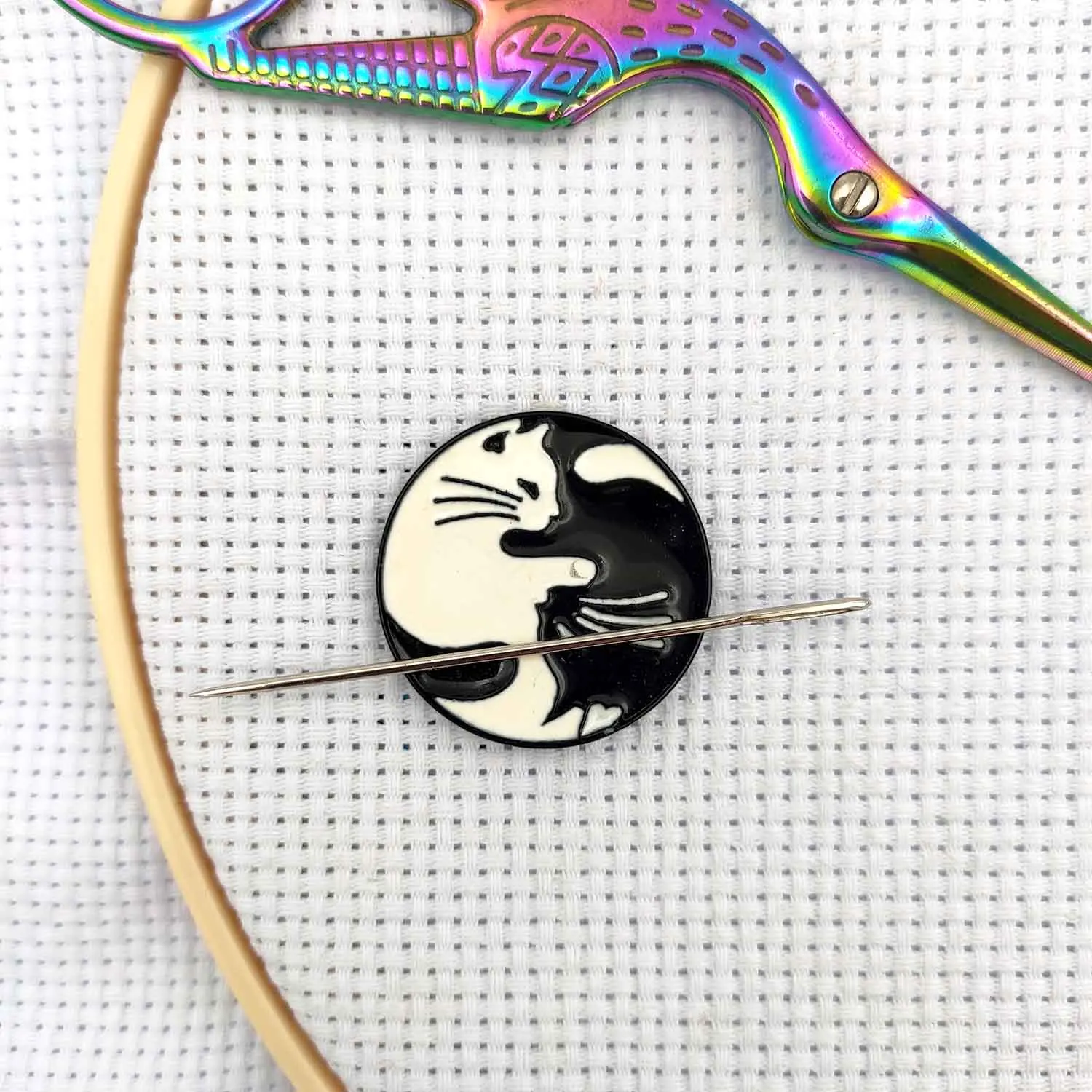 Minder ad ago per punto croce, custode dell'ago, gatto Taichi, cucito per gattini Yin Yang, supporto per magnete, accessori per ricamo