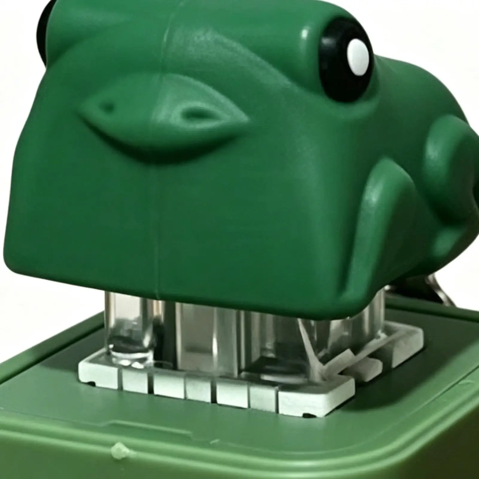 Cute Keychain Frog Shape Stress Relief Gadget Mechanical Button Fidget Keychain For Women Men Kid Adults Wife Girlfriend Indoor