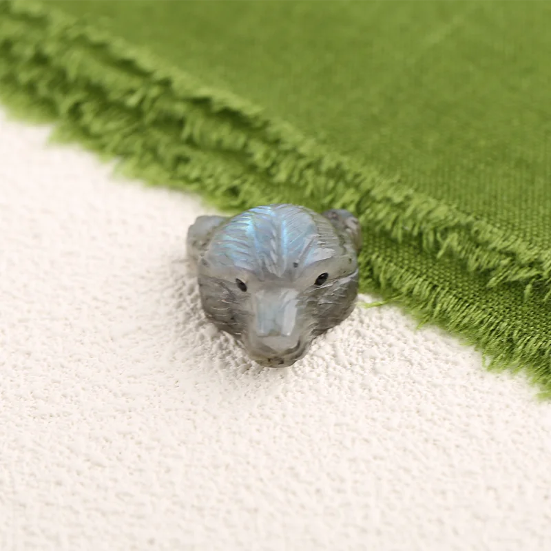 

Grey Labradorite Wolf Head Carving Pendant for Necklace Stone Fashion Handmade Natural Jewelry 29x24x14mm 14.1g