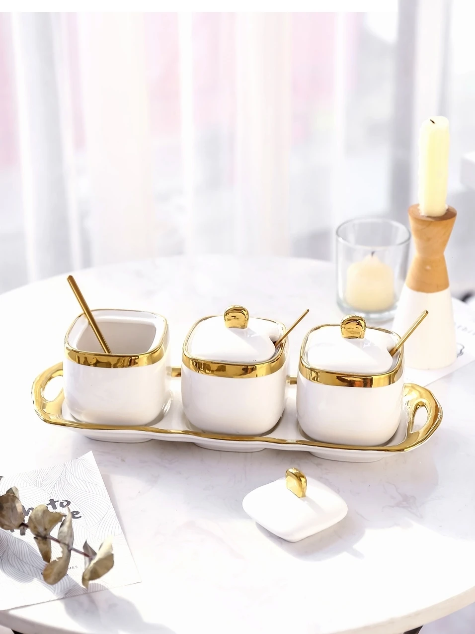 شمال أوروبا الخفيفة الفاخرة الأبيض بنوم بنه السيراميك علبة السكر وعاء الملح بهار أربع قطع تخزين شاي بالأعشاب المزهرة