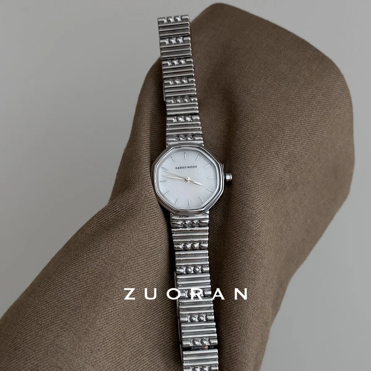 New women's wristwatch, exquisitely designed, elegant, simple and versatile quartz watch for women, trendy women's watch.