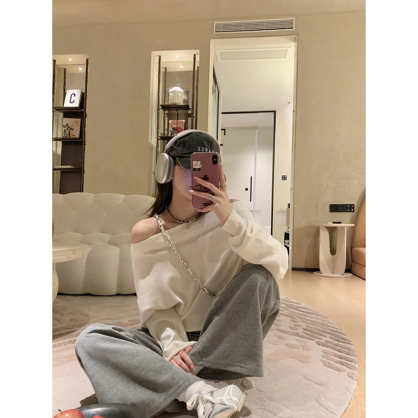 

White Shoulder-baring One-shoulder Knitted Sweater for Women Elegant Versatile Korean Style Long Sleeve Commute Fashion