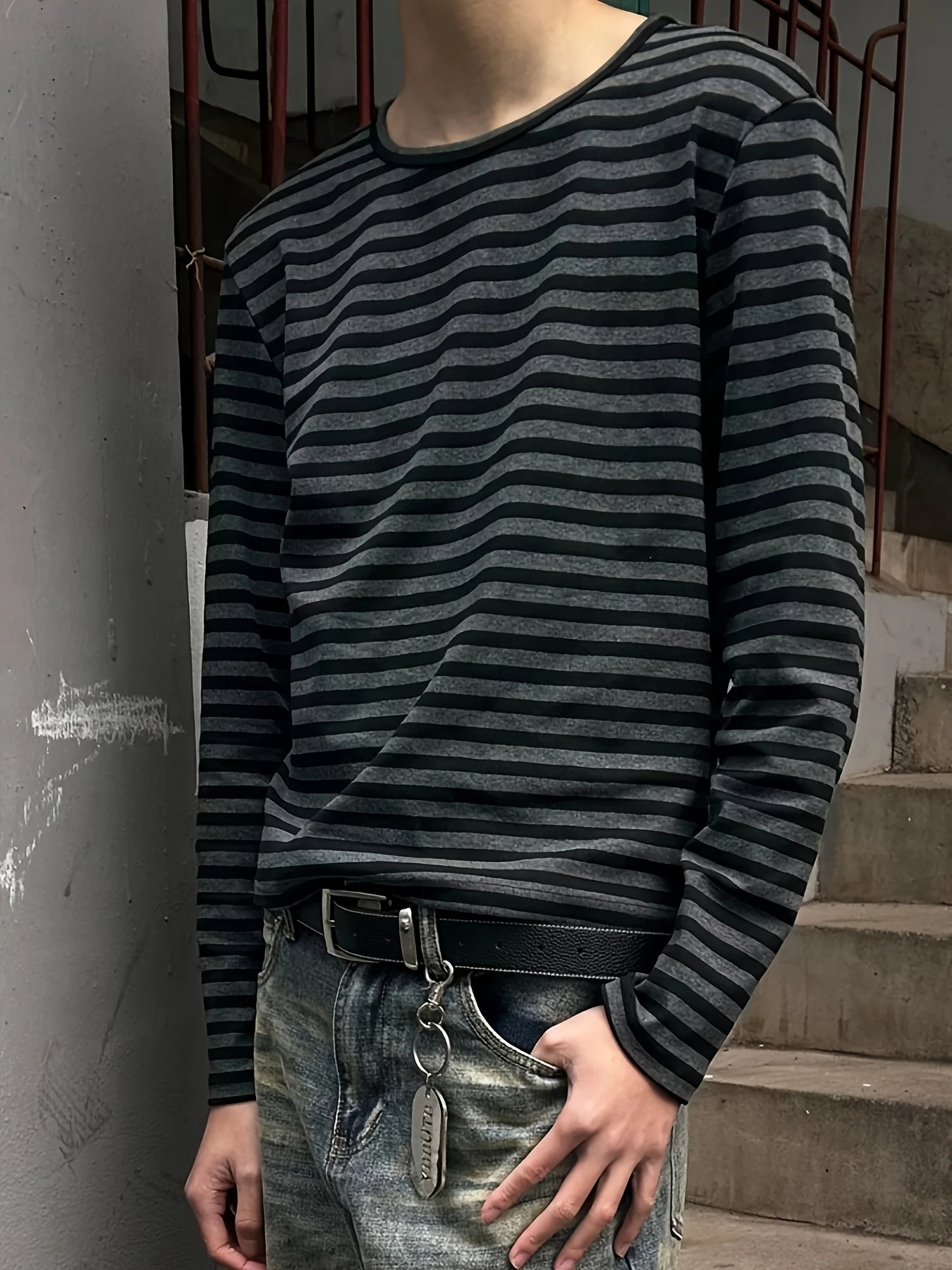 Y2K Retro Black and Gray Striped Short Round Neck Long Sleeved T-shirt Street Style Versatile Casual Top for Men and Women image 4