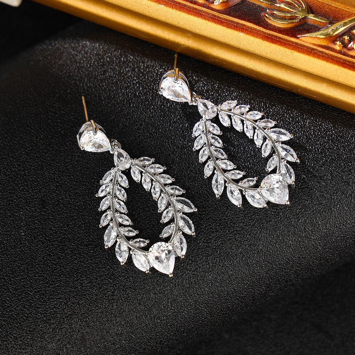 Luxury Brial Teardop Cubic Zirconia Wedding Earrings for Bride