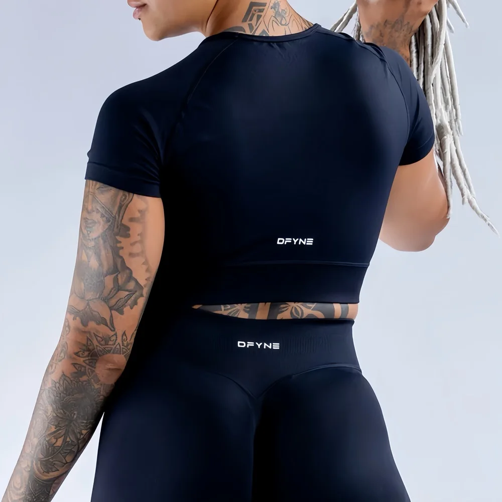 Top colheita de impacto com logotipo feminino manga curta yoga camisas superiores de pouco peso ginásio colheita superior sem costura camisa esportiva ciclismo topos