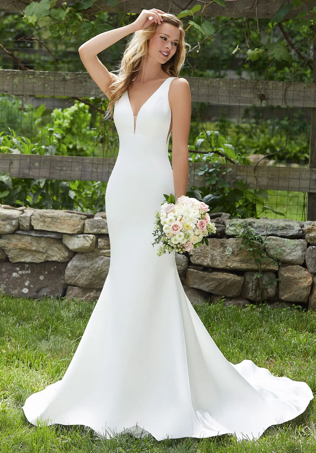 

Elegant and minimalist style slim fishtail satin V-neck backless train lightweight wedding dress.(022)