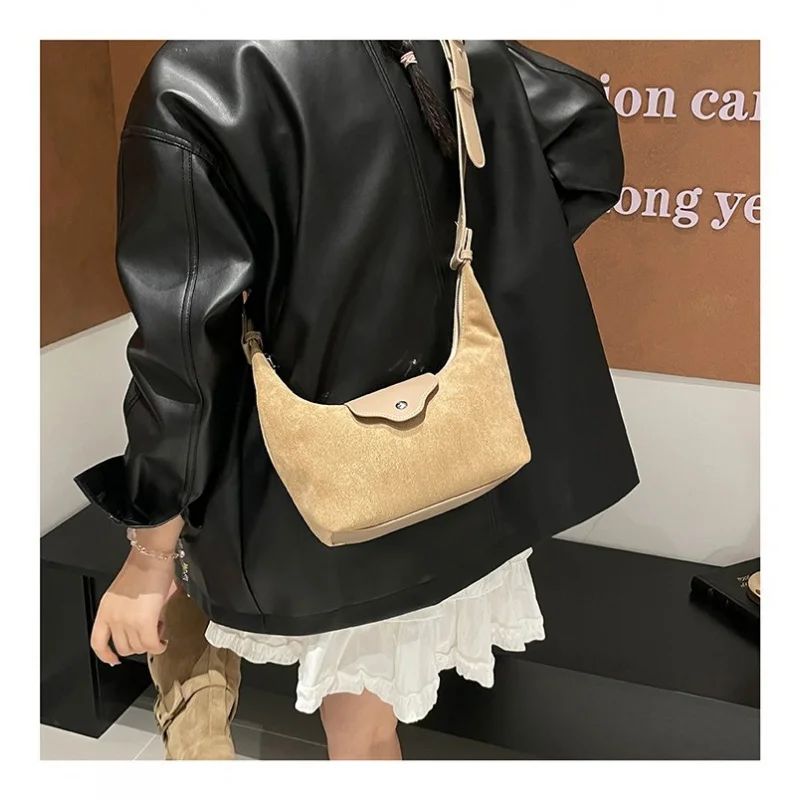 

Fashionable Ladies Shoulder Bag Made Of Sun-Patterned Leather Boasting Paris Casual Vintage Chic Look