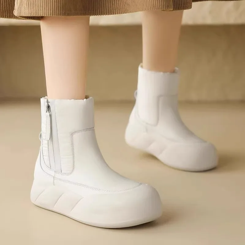 

Детские однотонные плюшевые теплые зимние ботинки на толстой подошве. Зима 2024, новая мода, дизайн шитья, нескользящие теплые повседневные короткие ботинки.