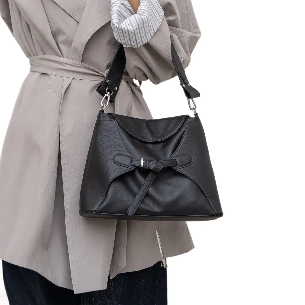 

High Quality Large Capacity Knot Leather Bag Women's 2025 New Relaxed Commuter Tote Bag Fashionable Versatile Messenger Bag