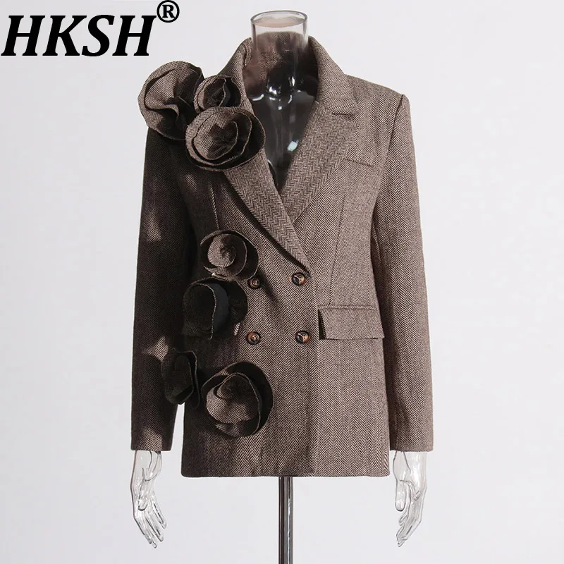 

HKSH Spring Autumn New Women's Blazer Double Breasted Three-Dimensional Flower Pocket Elegant Trendy Vintage Woolen Coat HK14044
