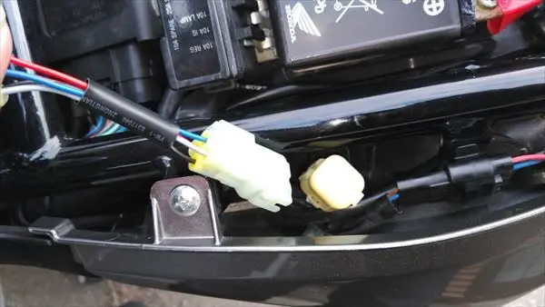 Motorcycle Power Outlet Splitter for Honda CB1000RR CB400X NC750 Original Plug Without Cutting Wire to take Electricity