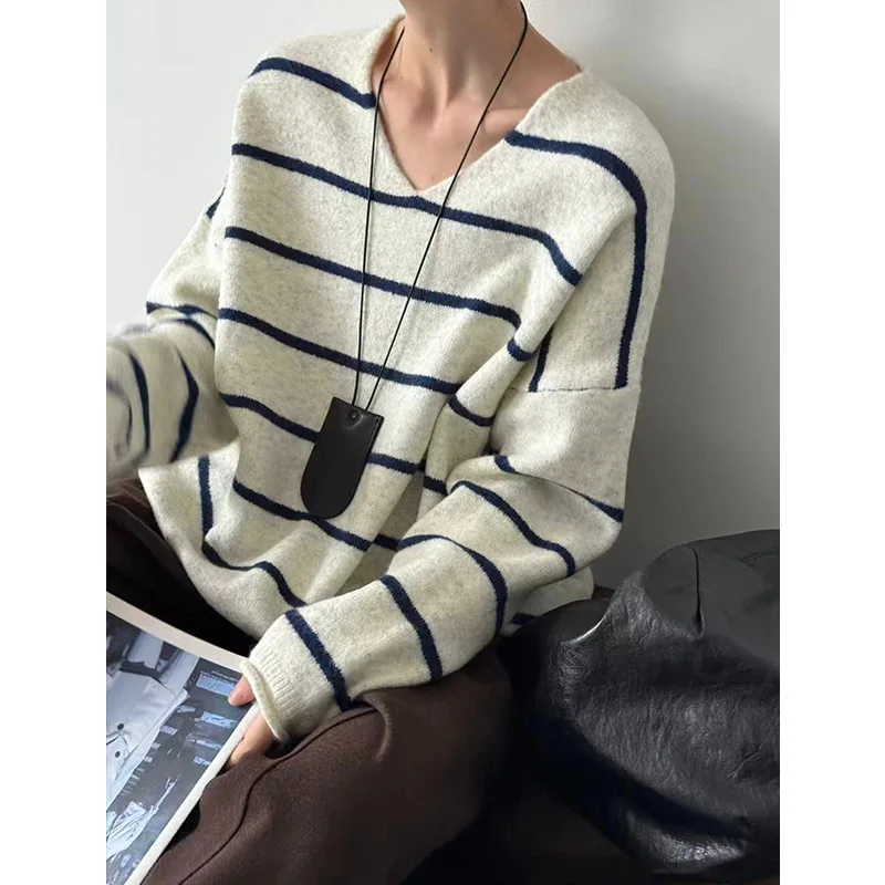 WHTREND Herbst Winter Neue Gestrickte Pullover frauen V-ausschnitt Gestreiften Basis Tropfen Schulter Lose Pullover Top WH2048