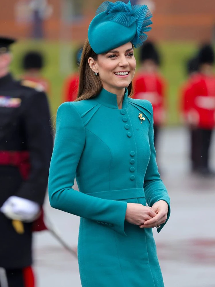 Kate Middleton Princess trencz wysokiej jakości jesienne nowe damskie luksusowe niebieskie eleganckie guziki biurowe modne wiatrówki