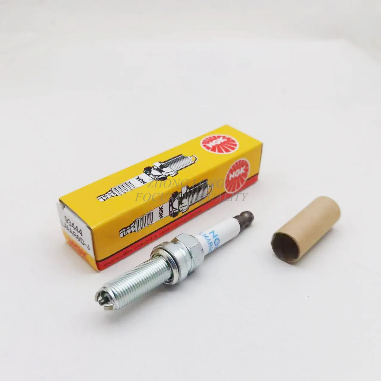 Japan Motorcycle Spark Plug LMAR8D-J 93444 is applicable to R1200GS K1600GT C600 C650GT F750