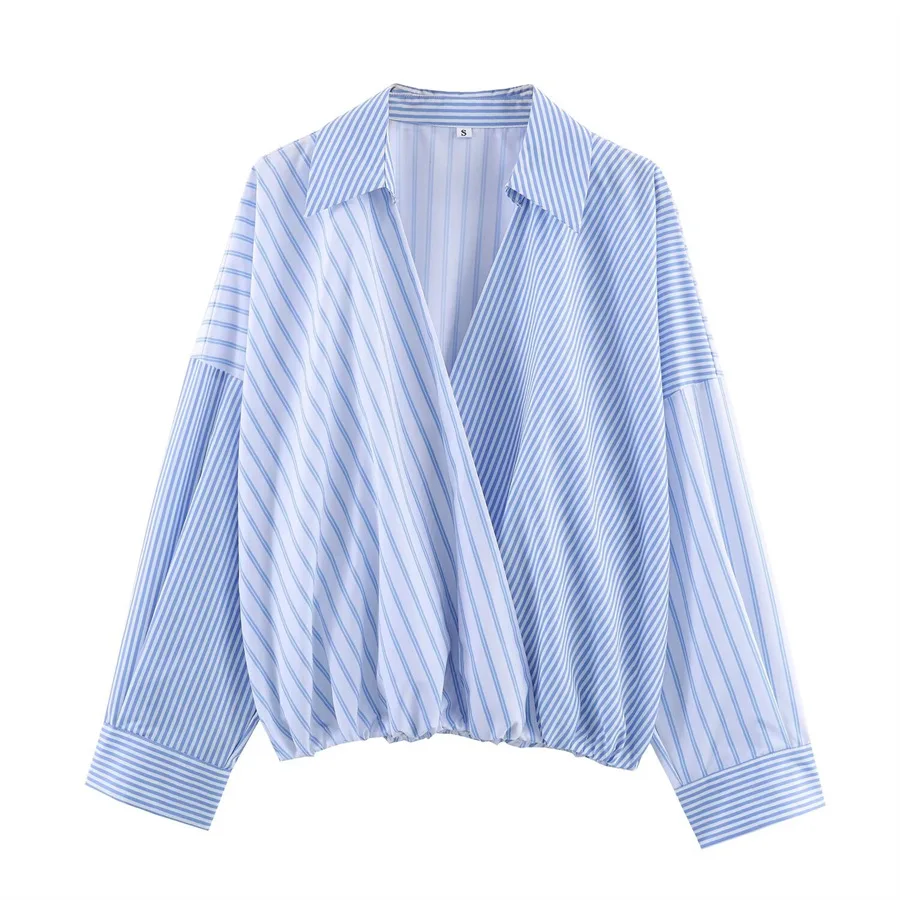 

Новая коллекция Withered 2026: Женская рубашка с длинным рукавом, отложным воротником, в полоску, из поплина, с элементами пэчворка.