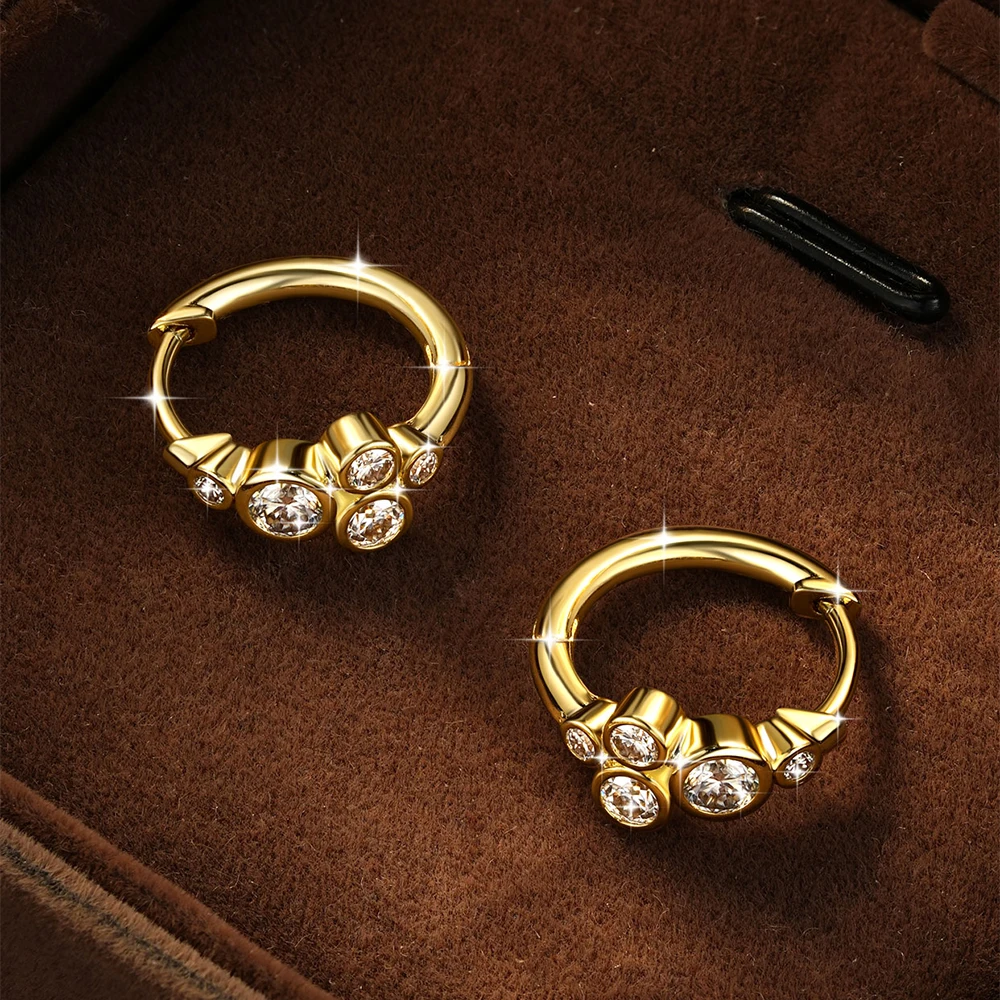 Celestinova D-Farbe VVS1 GRA-Zertifizierte Mehrfach-Runde Bubble Moissanit Huggie Hoop Ohrringe 14K Goldfilled Luxus Damenschmuck – Detail 5