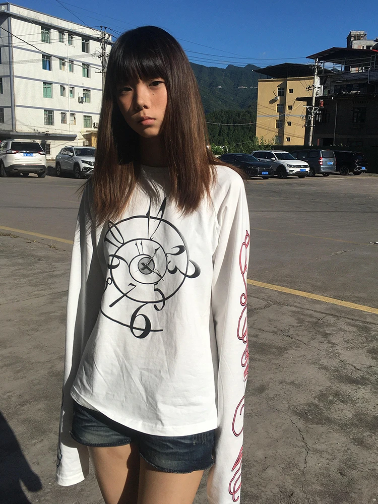 Tonngirls 2000s Aesthetic T-shirt Women Long Sleeve Graphic Print Clock Tee Y2k Japanese Vintage Casual Tshirts American Retro