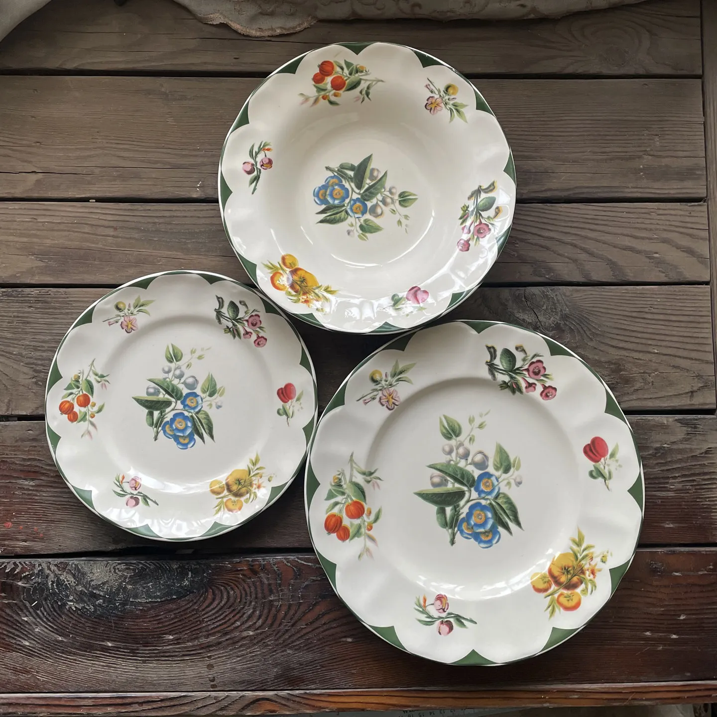 French retro underglaze colored tableware, bowls and plates, household ceramic rice bowls and dishes, beautiful plates