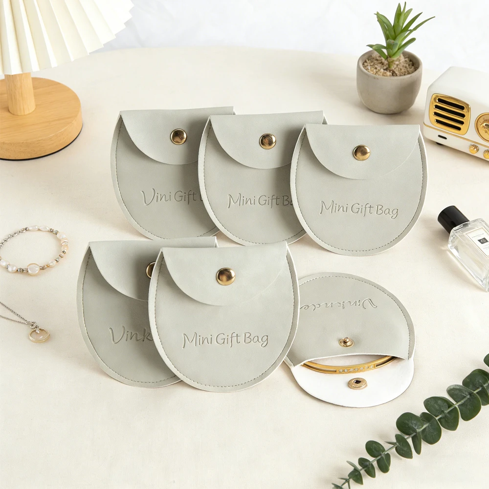 

Кожаные сумки-футляры из ПУ с логотипом на заказ, полукруглые, с золотой кнопкой, для упаковки серег, брошей, ожерелий, браслетов