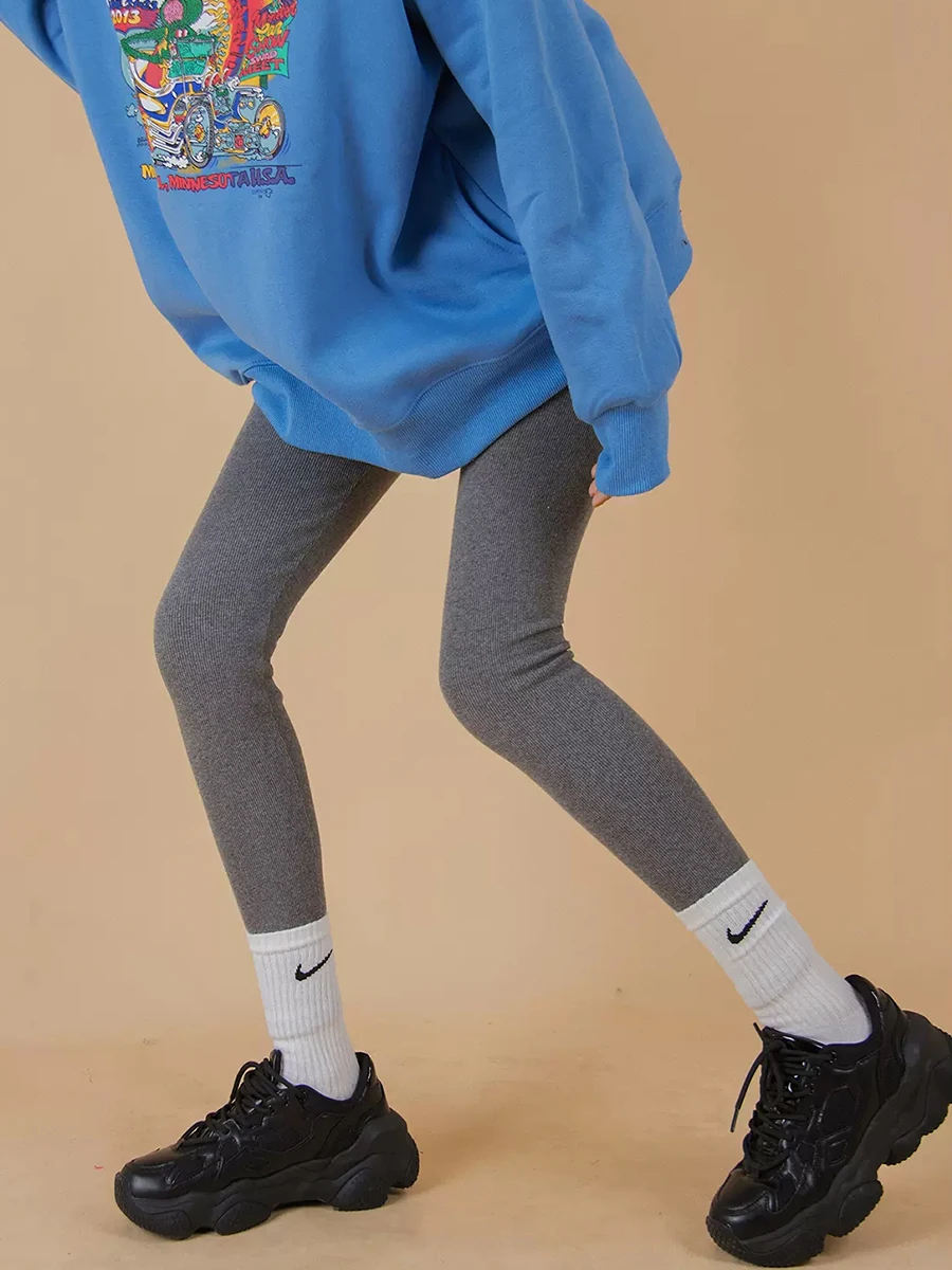 

Весна 2024: Женские утягивающие тонкие леггинсы с глубоким рубчатым узором, базовый слой, длина 7/8, другие материалы, 00% [материал].