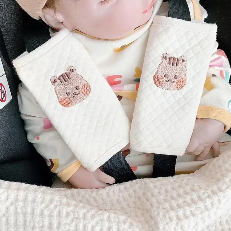 Juste de ceinture de sécurité pour siège de voiture pour bébé, coussin de protection initié à la poitrine, broderie de dessin animé coréen, ours, lapin, accessoires de siège de voiture pour enfant