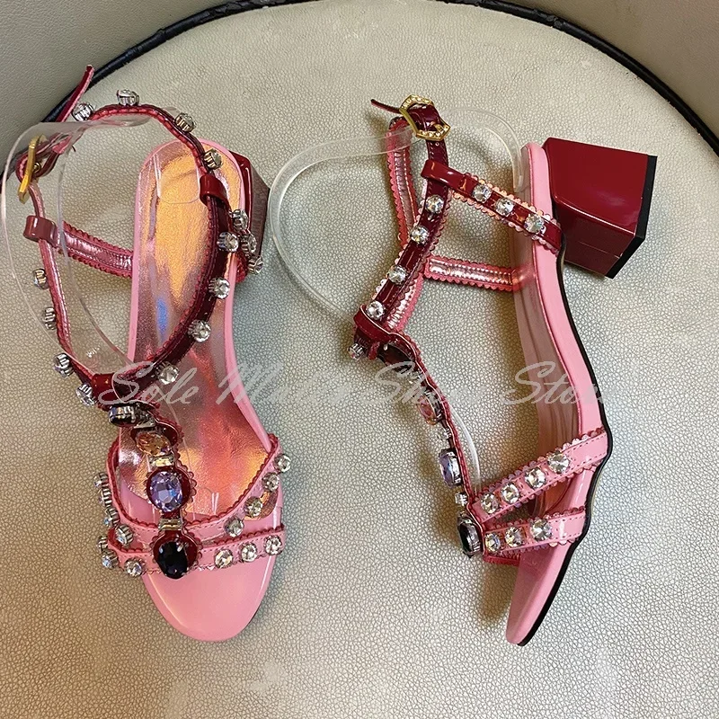 الوردي كريستال T-حزام المفتوحة تو الصنادل الصيف الفاخرة مشبك صندل بكعب مكتنز فستان أحذية جوهرة الديكور ارتداء اليومي أحذية امرأة
