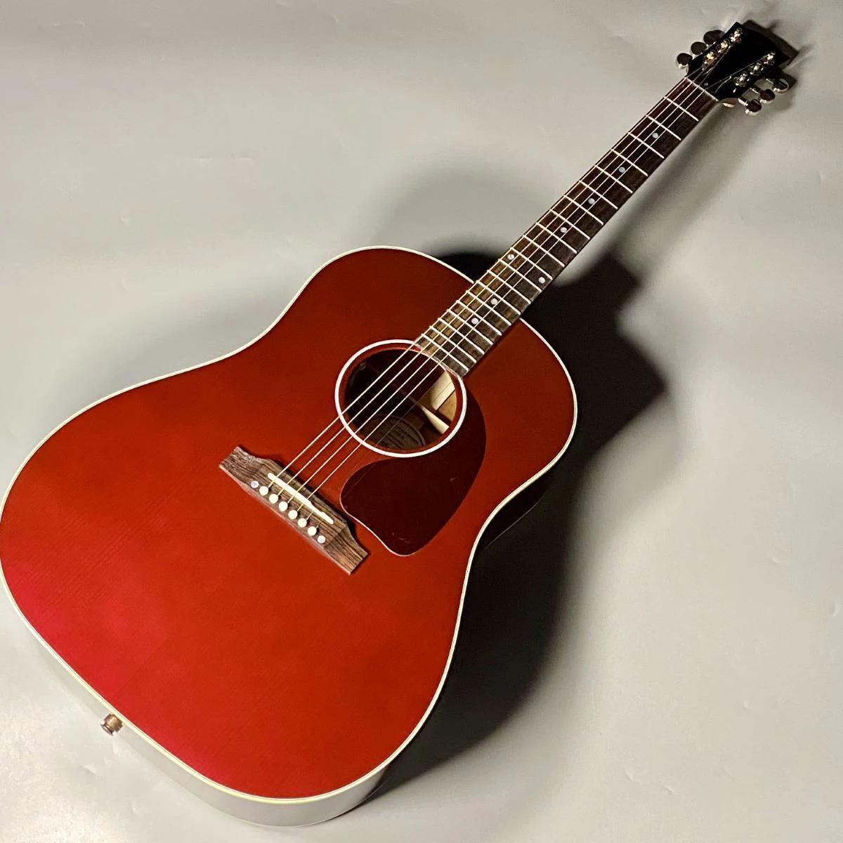 

J45 Standard Wine Red Gloss SN 22703174 Acoustic Guitar