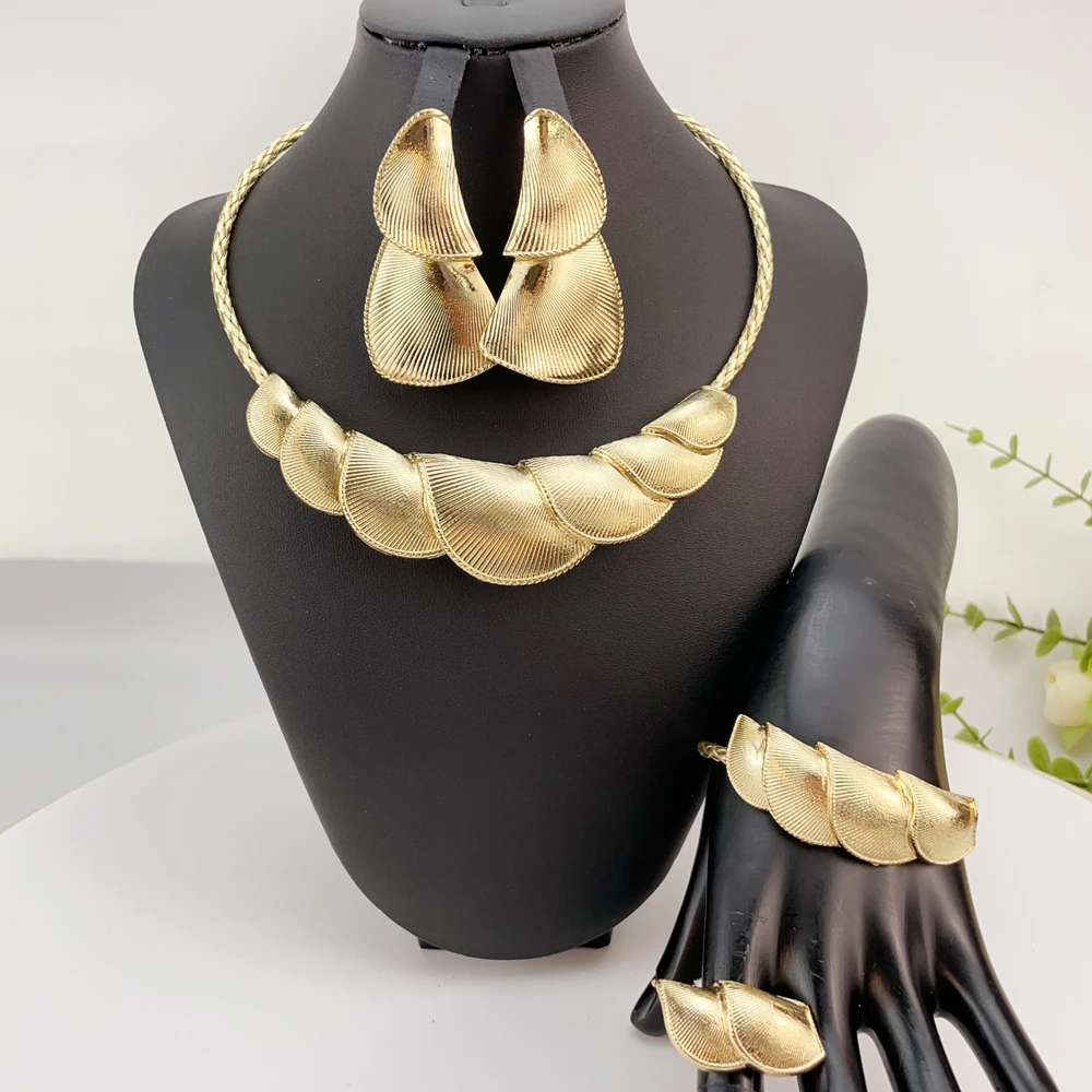 Exquisite and fashionable high-end jewelry set, suitable for various parties, brides and weddings to wear FHK24493