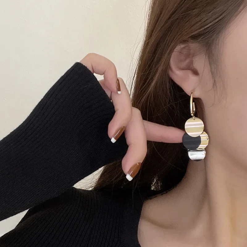 Korean Fashion Circular Metal Sheet Earrings for Women Fashionable Vintage Versatile Temperament Trend Luxury Quality Jewelry