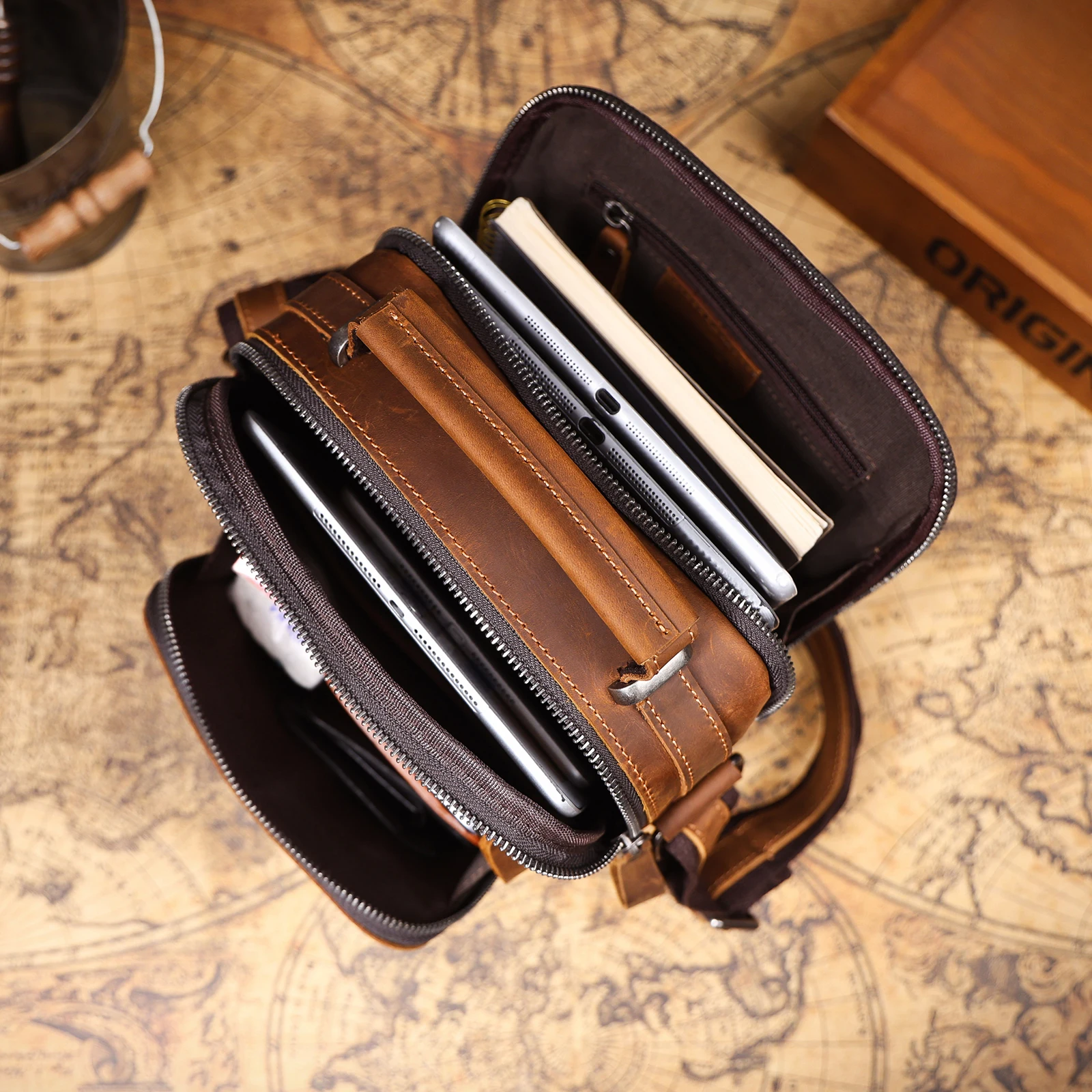 Vintage Herren-Umhängetasche aus Vollnarbenleder | Handgefertigter Messenger aus Used-Leder – Detail 15