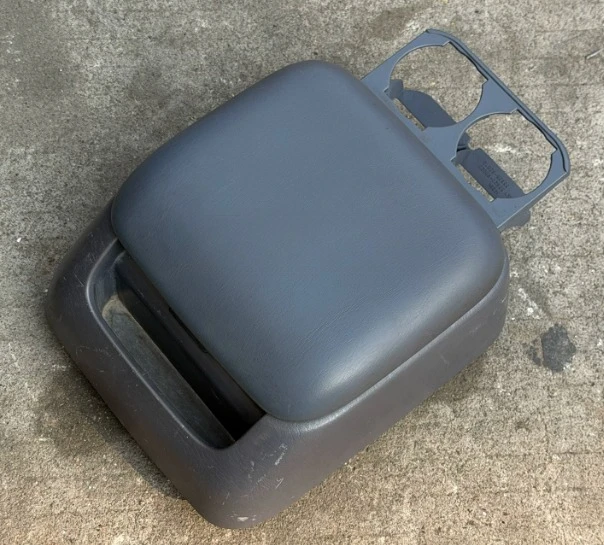 Used Dismantled High‑Grade Center Console Armrest Lid Upper Cover Interior Parts for Land Cruiser 3400 LC95