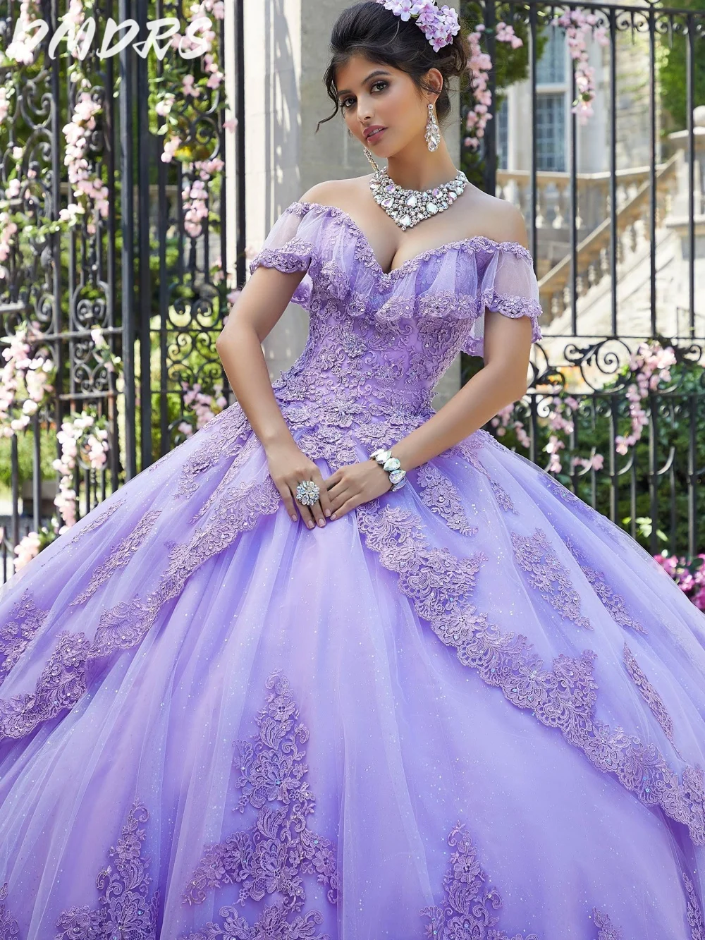 

Очаровательное платье Quinceanera с открытыми плечами, 2025 г., сексуальное вечернее платье с v-образным вырезом, блестящее вечернее бальное платье с аппликацией 16, по индивидуальному заказу