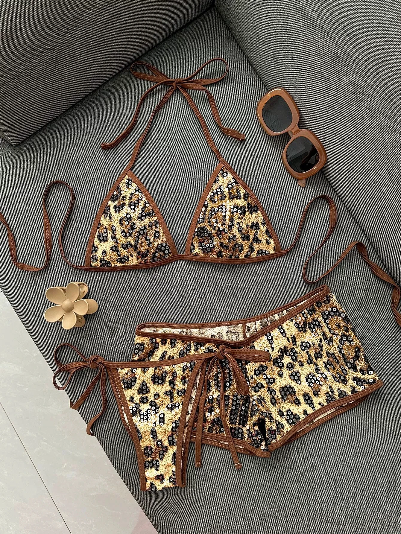 DEKA Sexy Glänzender Pailletten-Bikini mit Leopardenmuster für Damen, 3-teiliges Set mit Push-Up-BH, Badeanzug mit hoher Taille, Strand-Badeanzug, Urlaubs-Bademode – Detail 6