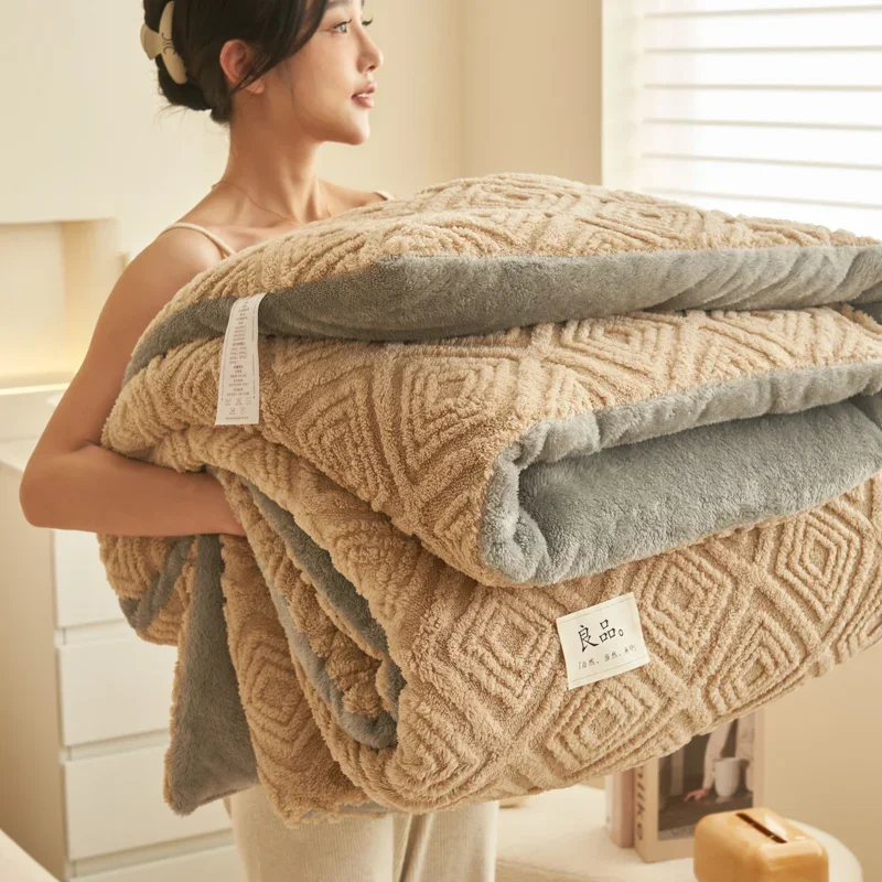 Cozy Polyester Solid Comforters Duvet Queen King Size Fluffy Thicken Quilts Core Blankets for Winter Double Bed 8kg Wholesale