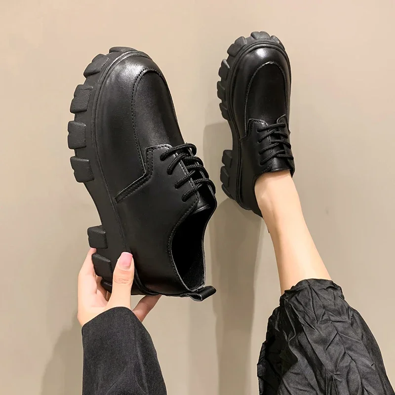 Gorące klasyczne czarne platformy Oxford buty damskie mokasyny letnia jesień Casual wiązane płaskie buty damskie skóra Punk gotyk Chunky Shoes