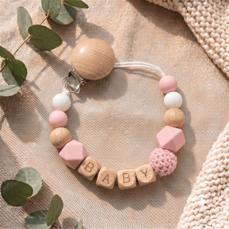 2026 Gepersonaliseerde Baby Fopspeen Clip Aangepaste Naam Houten Dummy Ketting Siliconen Bijtringhouder BPA Gratis Kraamcadeau