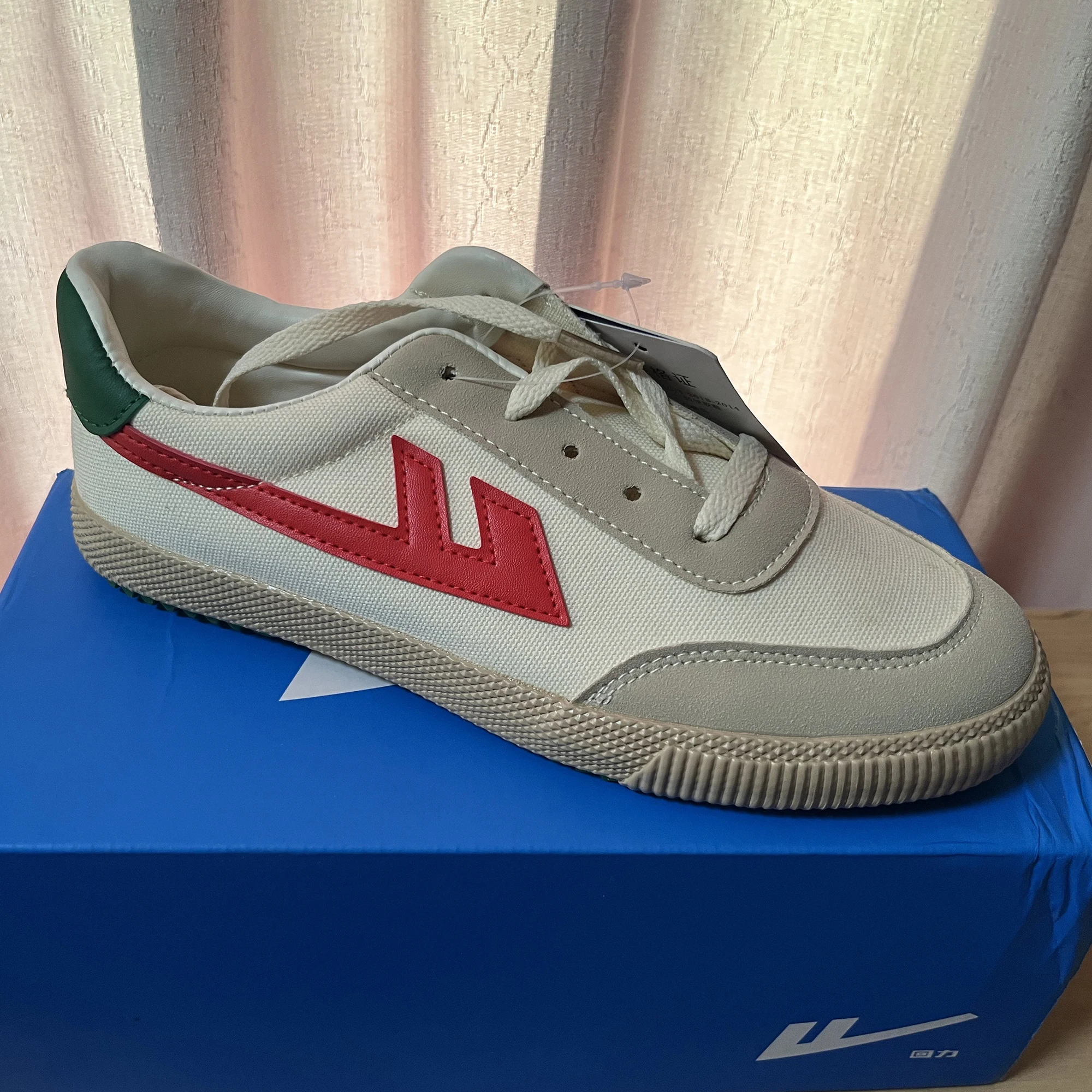 

2026 брендовая мужская и женская повседневная парусиновая обувь HUILI, размер 34-44, легкая роскошная обувь для мужчин, дышащая прогулочная обувь на плоской подошве